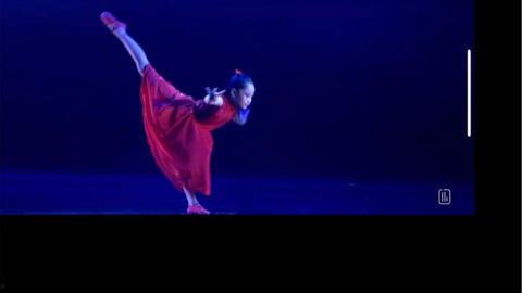 日韩姑娘公园独舞视频在线观看,优雅身姿引网友热议