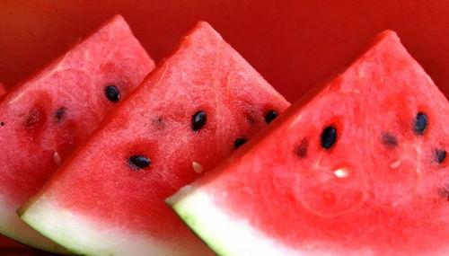 每日网红吃瓜大赛,娱乐圈风云再起，谁将笑到最后？